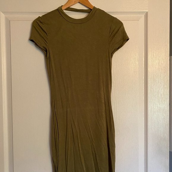 Superdown Terra Tee Backless Deep V Olive Dress - Picture 3 of 5